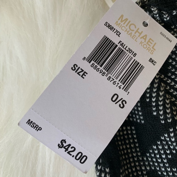 BNWT Michael Kors Logo Beanie - Picture 5 of 5